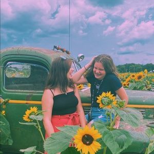 Meet your Posher, Caitlin